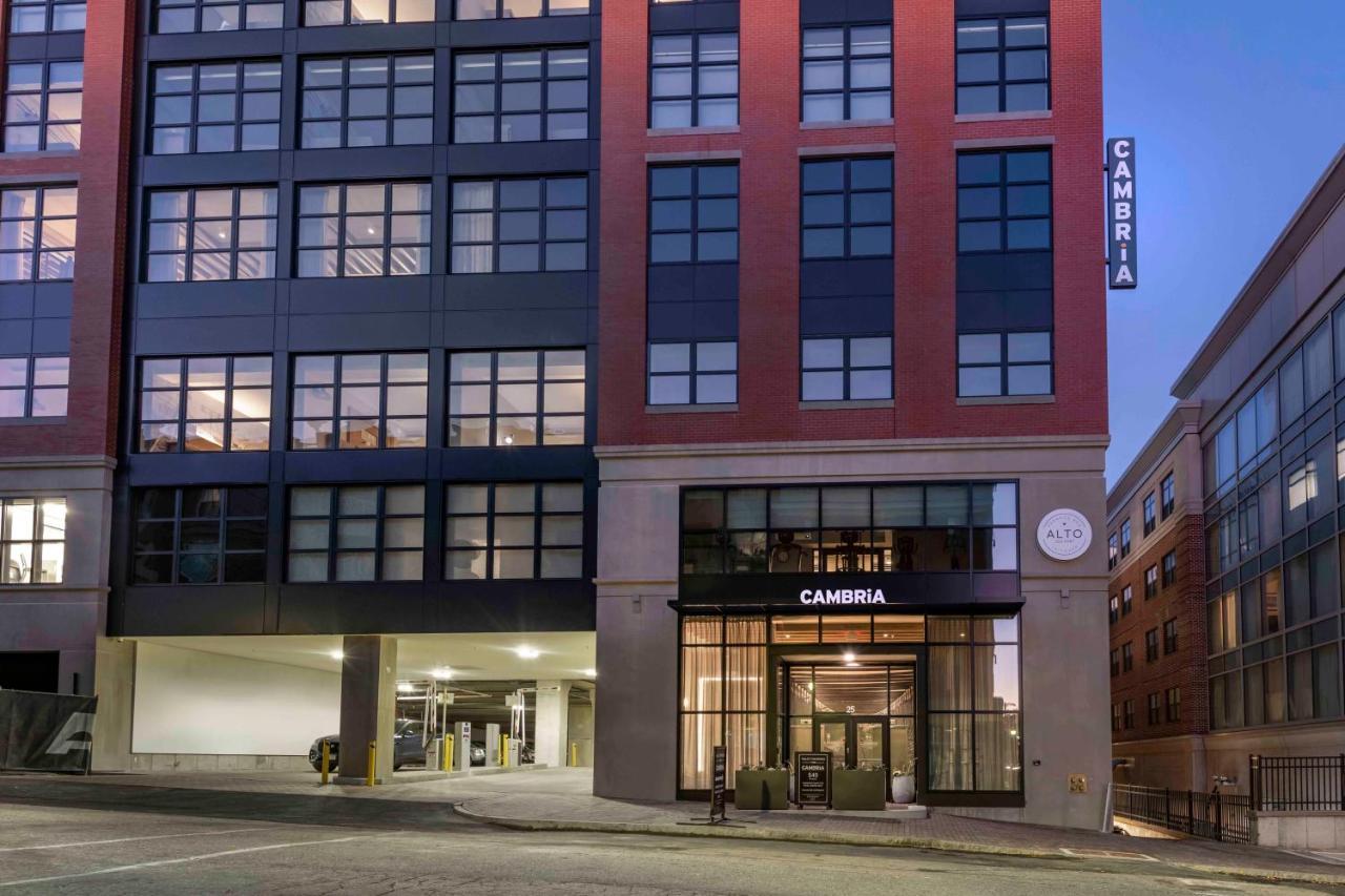 Cambria Hotel Portland Downtown Old Port Exterior photo