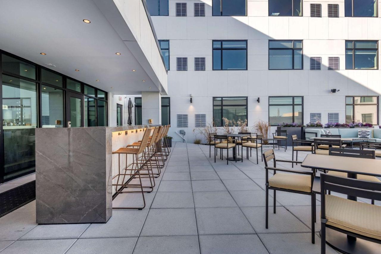 Cambria Hotel Portland Downtown Old Port Exterior photo